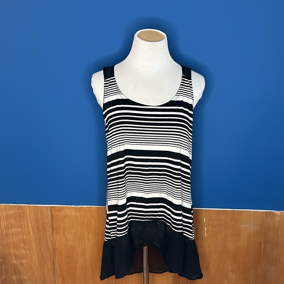 Studio Y Tops - Studio Y tank top